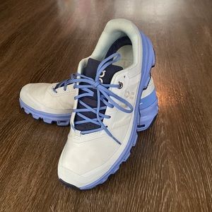 SOLD 🎯NWOT On Clouds ☁️ Size 7 Women’s Shoe